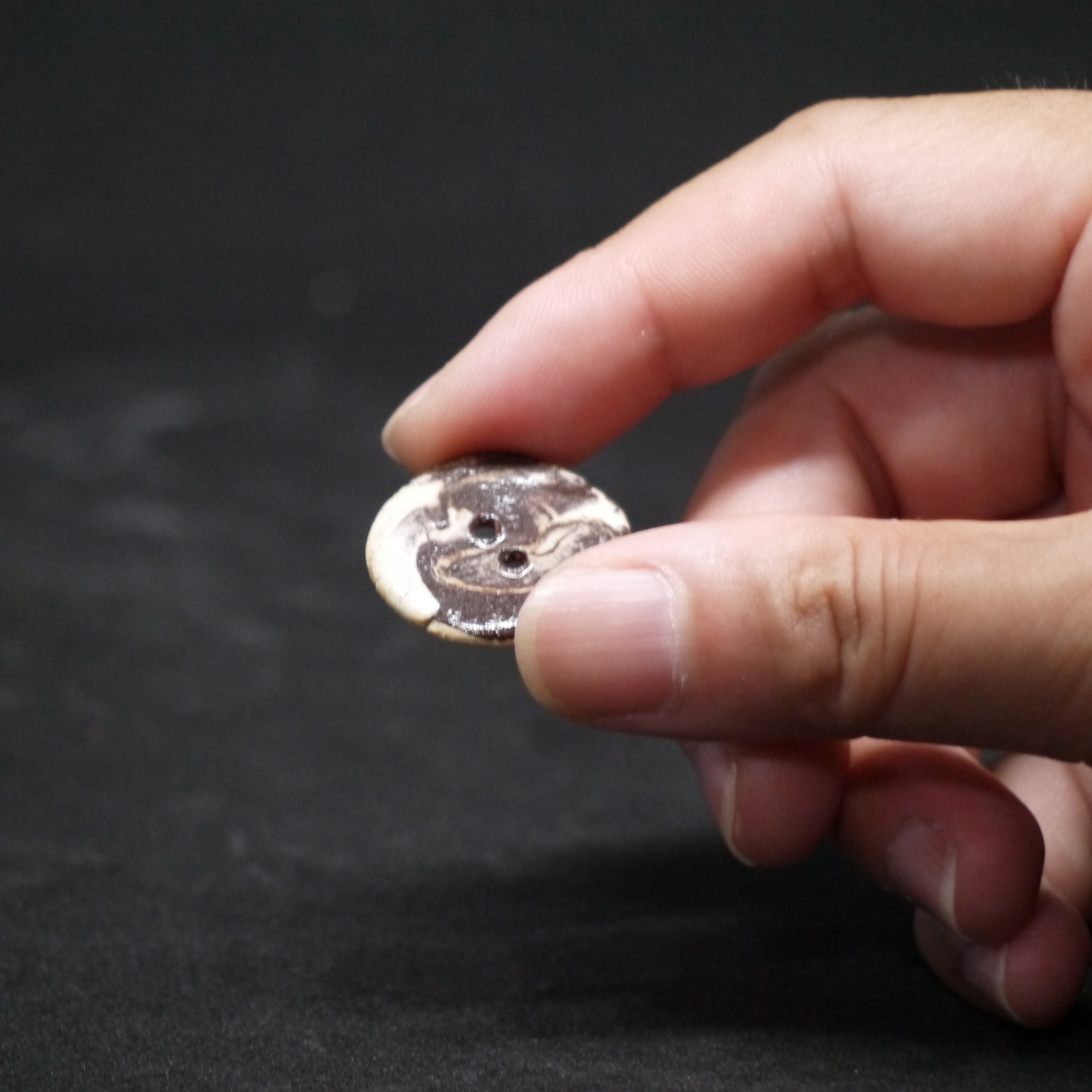 高品質な陶器ボタン - 丁寧な制作と検品